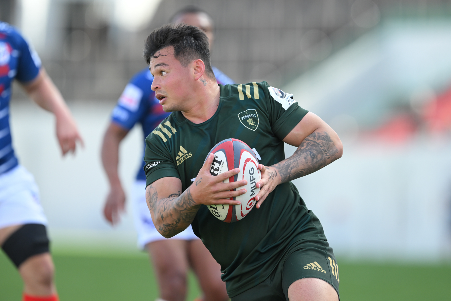 前半11、16分と連続トライを決めたCTBチャーリー・ローレンス