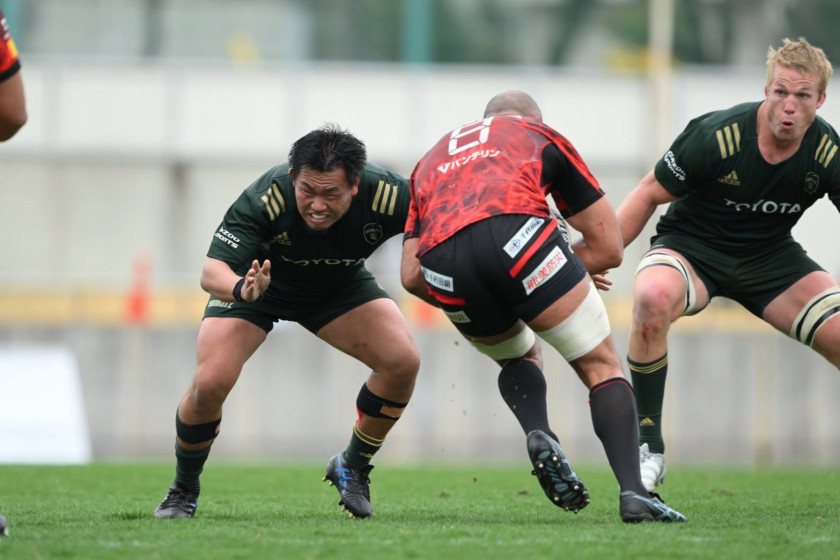 BL東京NO8リーチ マイケルを止めるPR崔凌也とFLピーターステフ・デュトイ