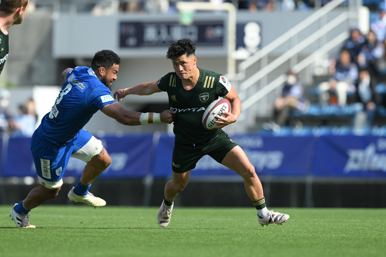 最終戦で初先発。冷静なプレーを見せたSO丸山凜太朗
